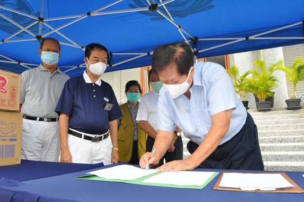 Sebanyak 86.000 Masker dan 150 APD Dibagikan Tzu Chi Bandung ke Sejumlah Rumah Sakit