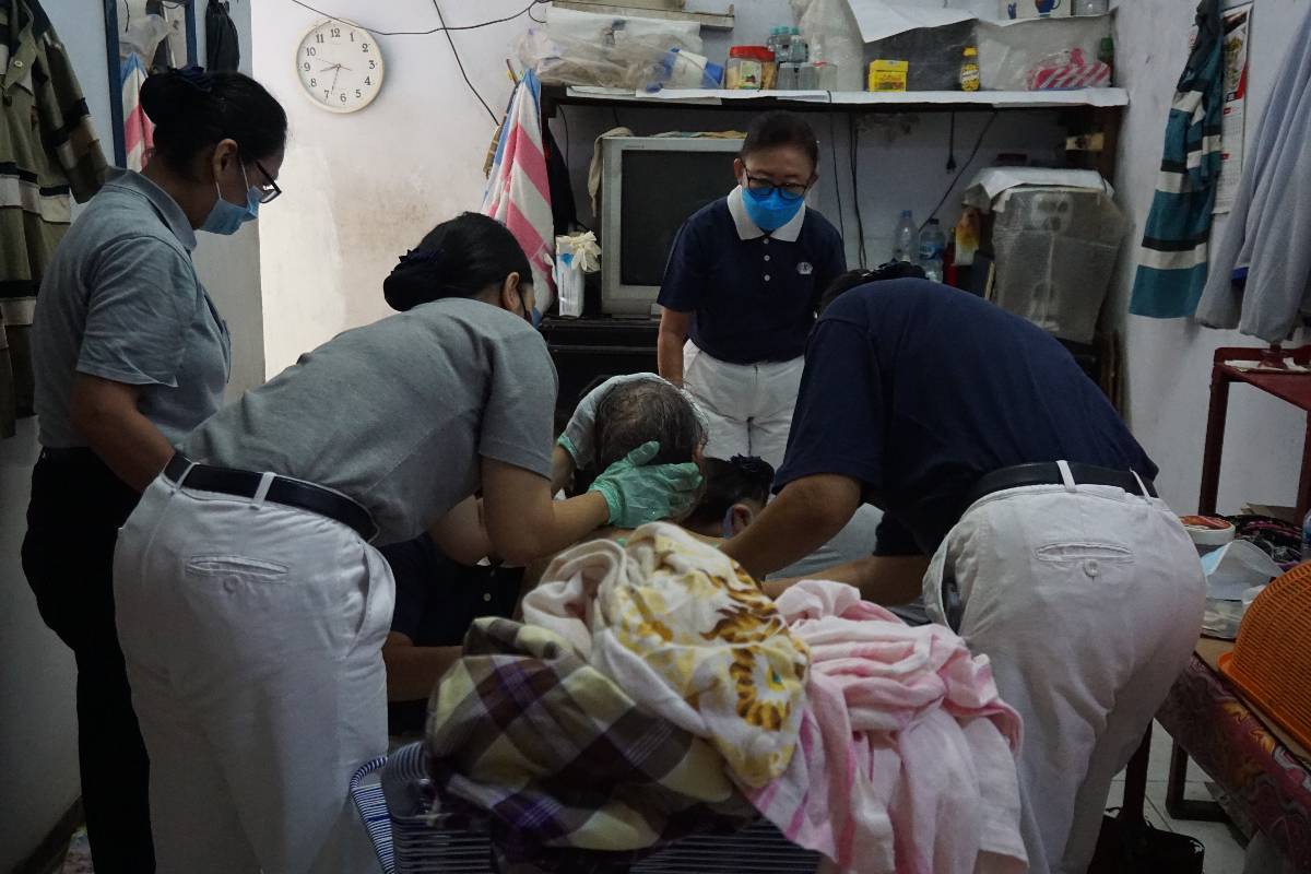 Taking Grandma Phan Kin Lan to Sahabat Baru Nursing Home