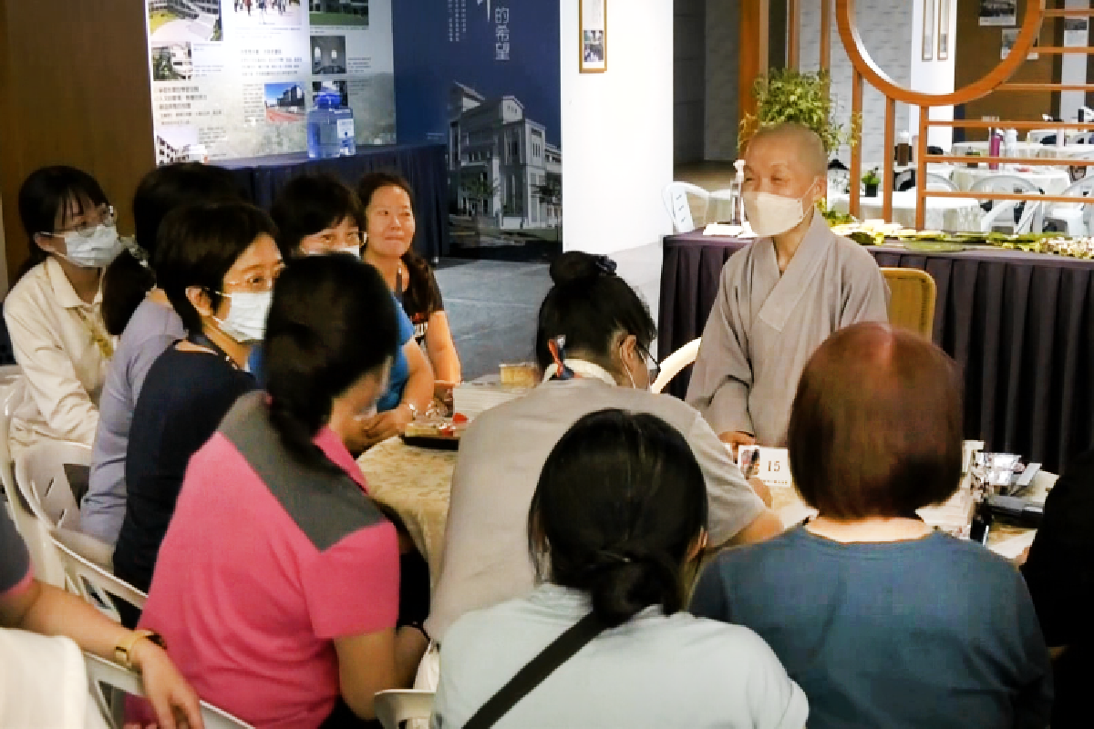 Ceramah Master Cheng Yen: Meneruskan Asosiasi Guru Tzu Chi dengan Tekad yang Tidak Berubah   