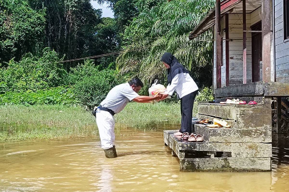 Bantuan Banjir di Desa Tumbang Tilap dan Tangkarobah, Kalteng