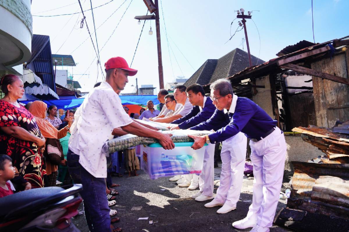 Tzu Chi Medan Salurkan Bantuan untuk Korban Kebakaran di Pandau Hulu II , Medan 