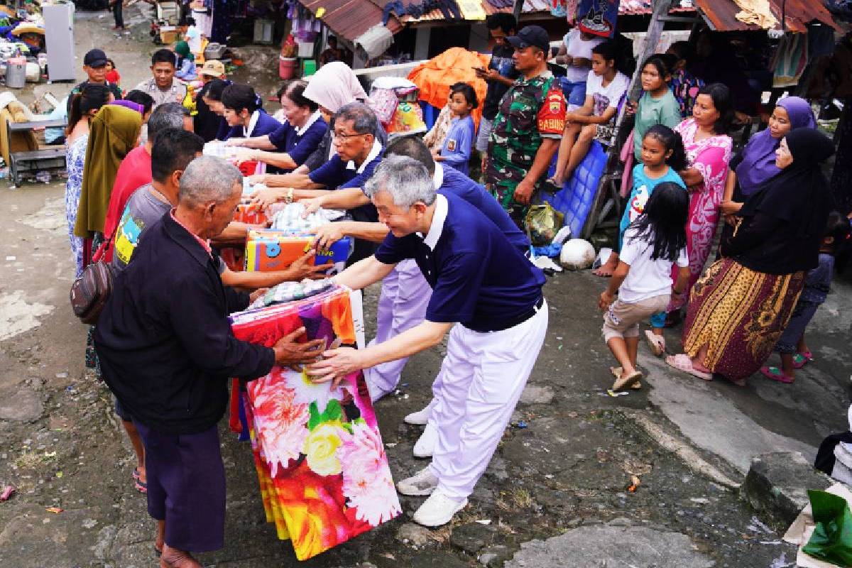 Bantuan Tangki Air untuk Warga Korban Banjir di Medan Johor