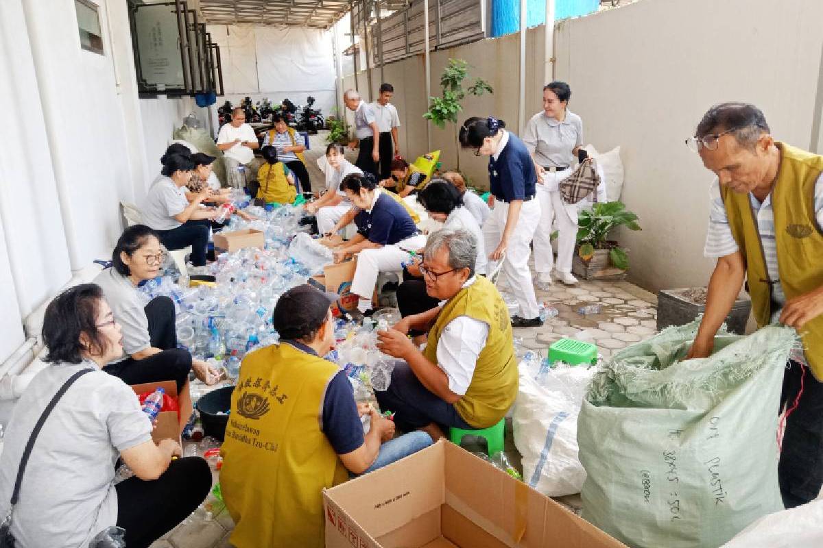 Tzu Chi Lampung Aktif Mengadakan Donor Darah dan Menyelamatkan Bumi