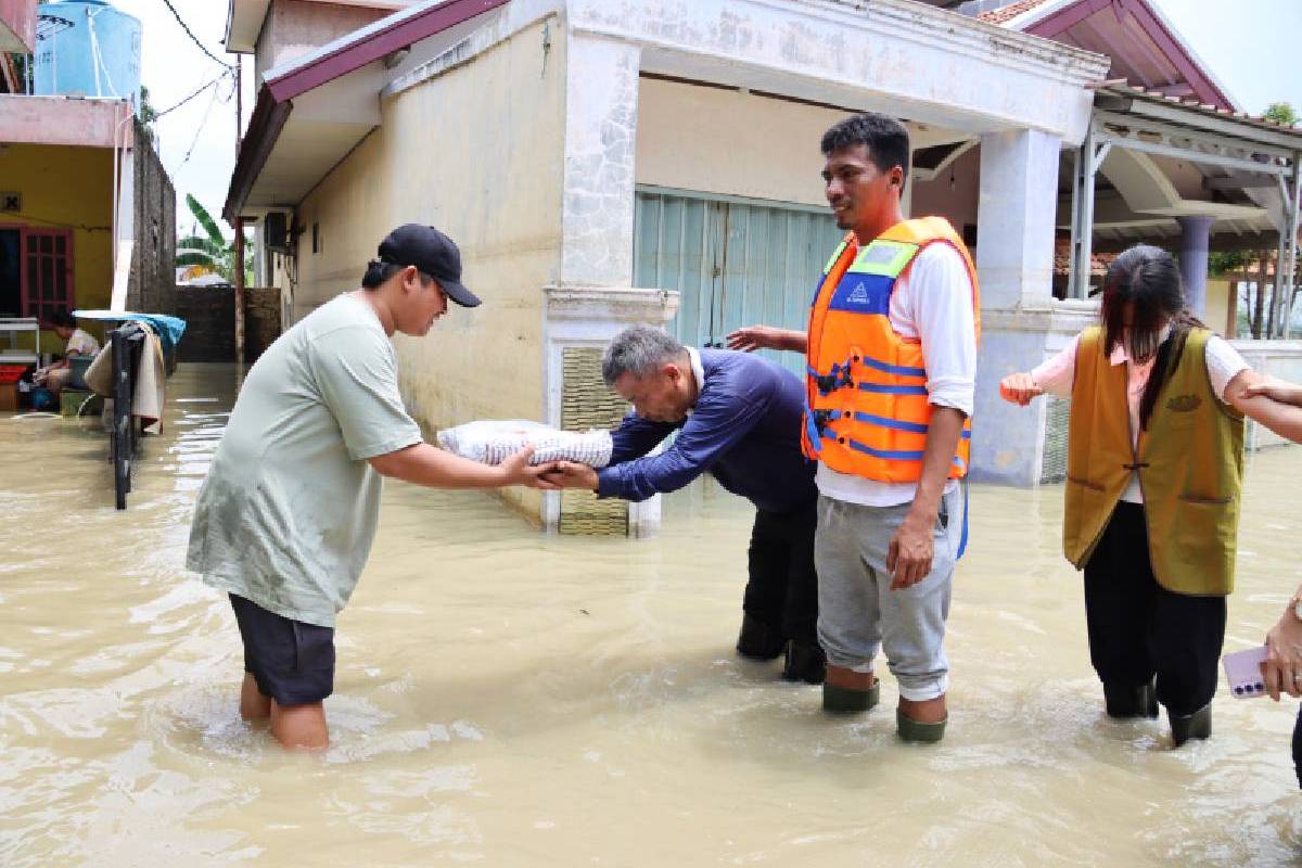 Bantuan Tzu Chi untuk Warga Karawang yang Terdampak Banjir