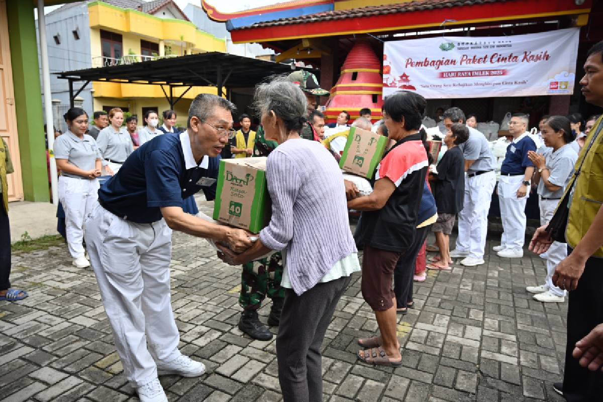 Berbagi Kebahagiaan Imlek di Cikarang