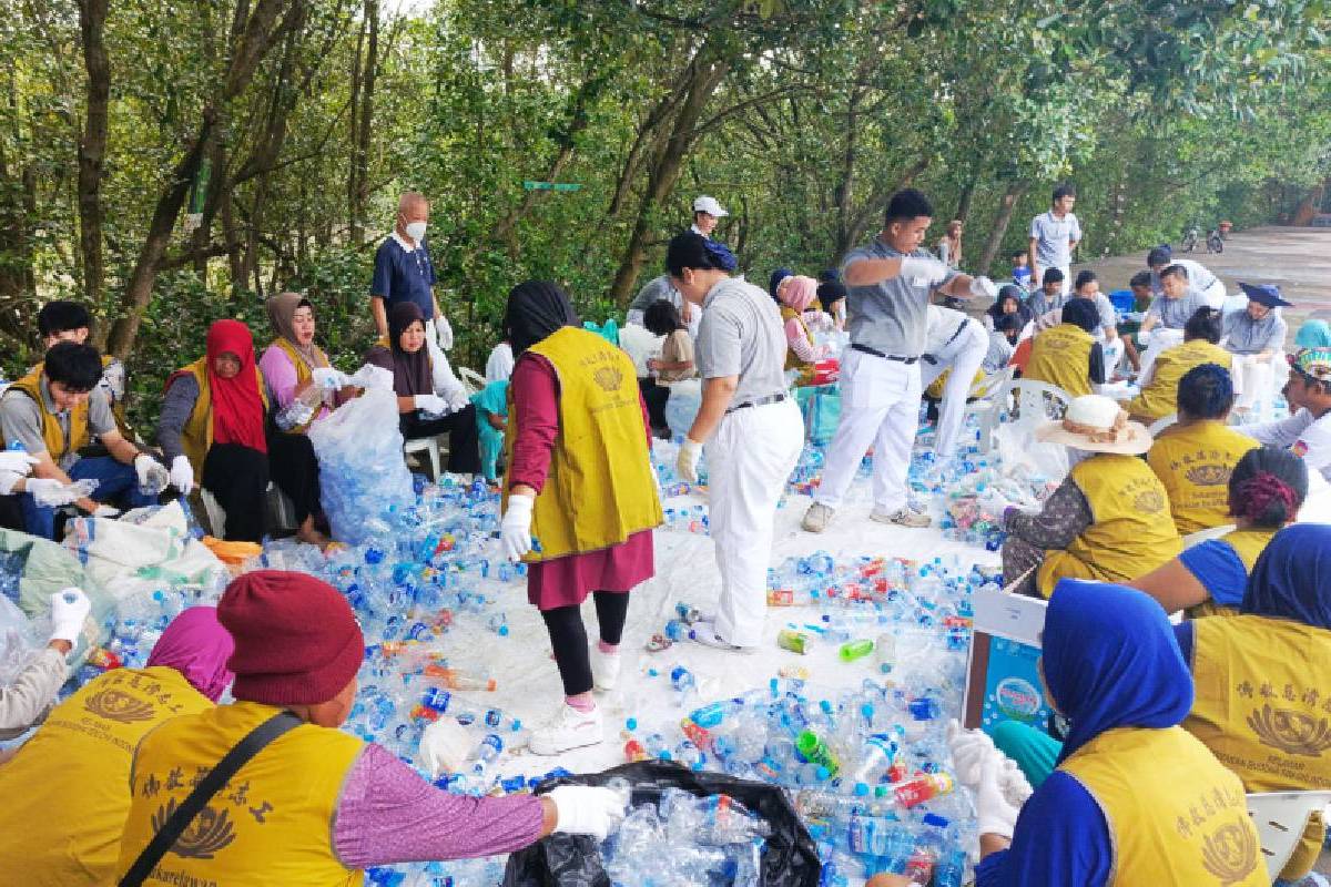 Menyelamatkan Bumi Sembari Rekreasi