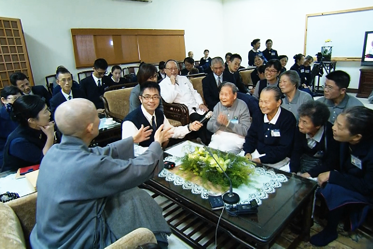 Ceramah Master Cheng Yen: Mewariskan Kebajikan dan Bermanfaat di Masa Tua    