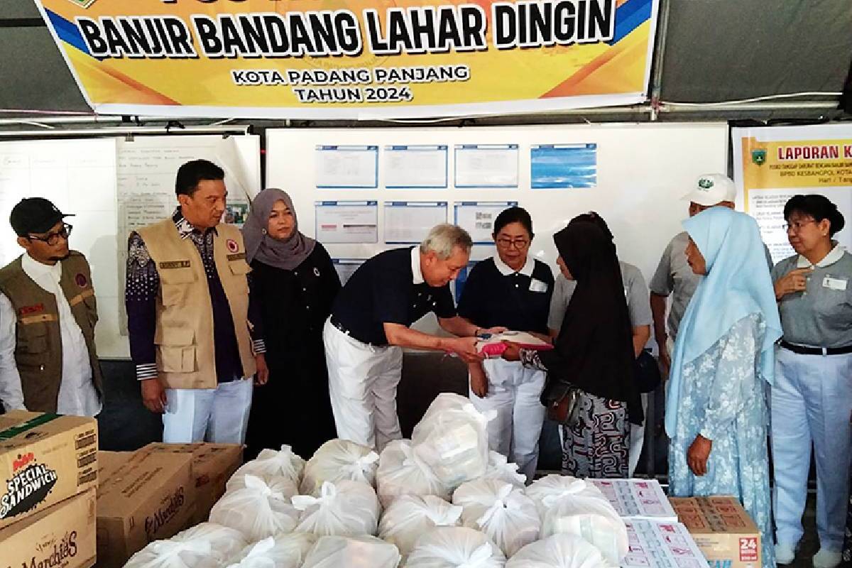 Bantuan Bagi Korban Banjir Bandang di Kabupaten Agam, Sumatera Barat