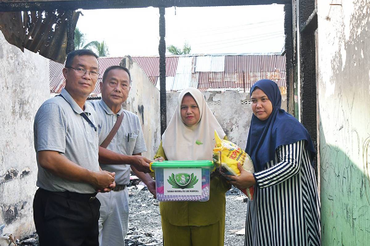 Paket Bantuan bagi Korban Kebakaran di Asrama TNI Sekojo