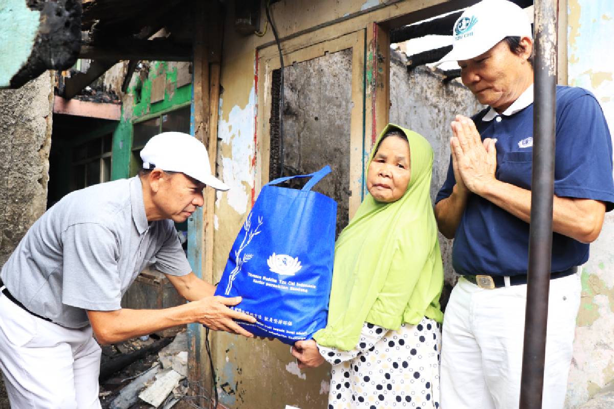 Bantuan Bagi Korban Kebakaran di Andir, Bandung