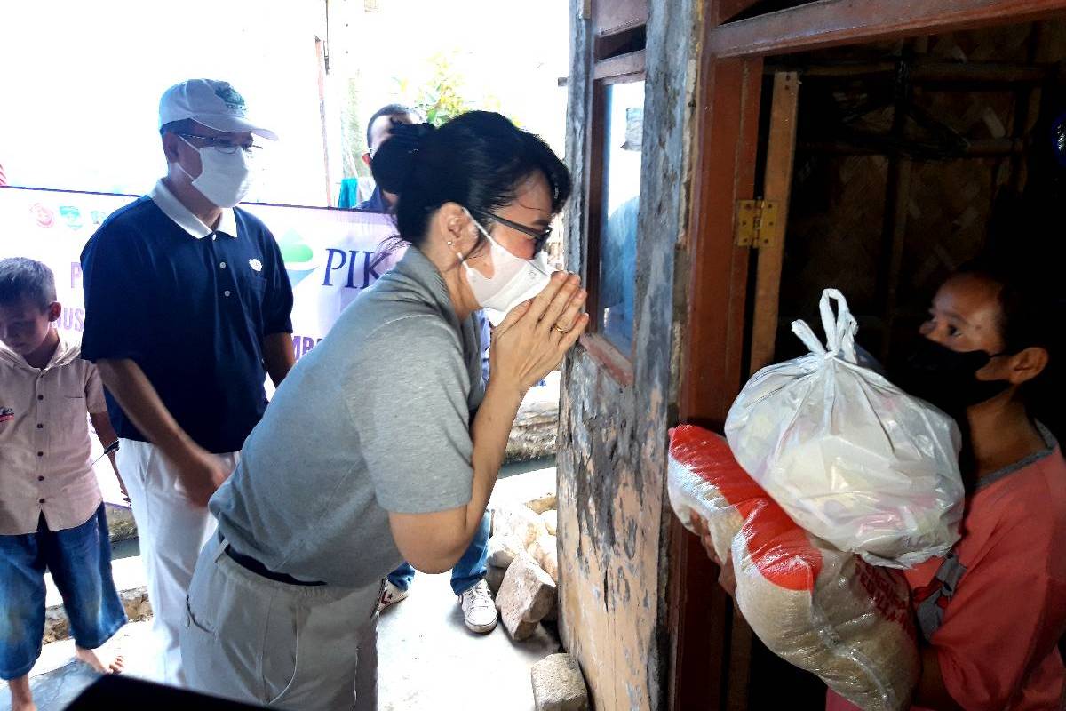 Bantuan Bagi Korban Banjir Rob di Teluk Naga