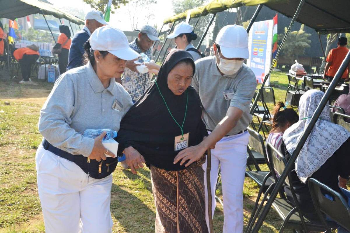 Mengembangkan Cinta Kasih Melalui Bakti Sosial Kesehatan 