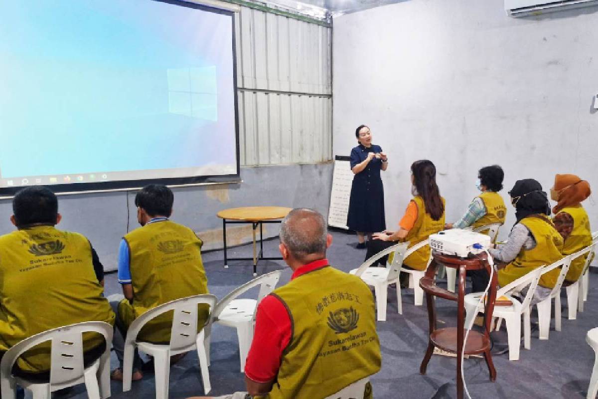 Menanam Benih Cinta Kasih Lewat Sosialisasi Relawan