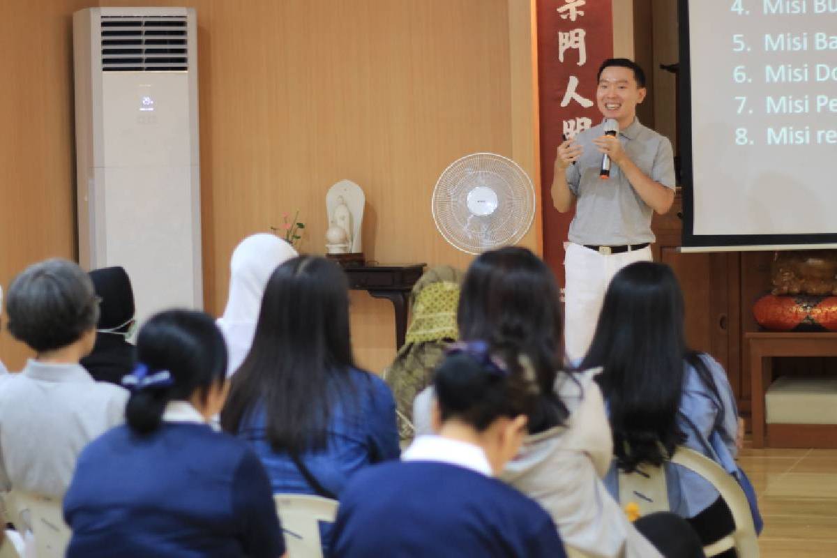 Memperpanjang Jejak Cinta Kasih Tzu Chi Surabaya