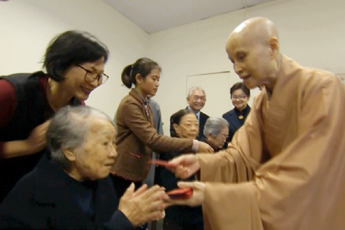 Ceramah Master Cheng Yen: Tetap Bersemangat Seiring Berjalannya Waktu