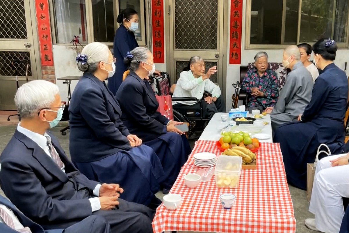 Ceramah Master Cheng Yen: Membimbing Semua Makhluk di Lautan Ilmu Tanpa Batas