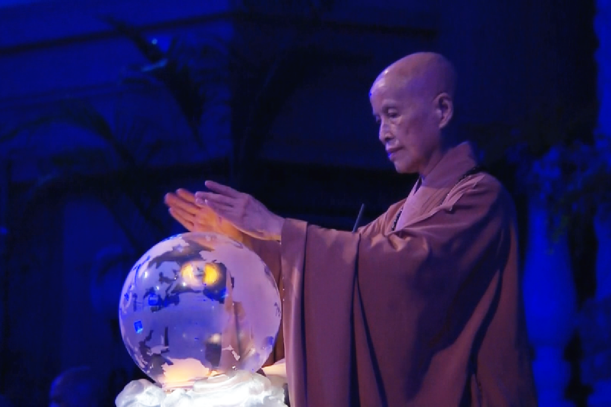 Ceramah Master Cheng Yen: Berdoa demi Perdamaian Dunia dan Tahun yang Penuh Berkah   