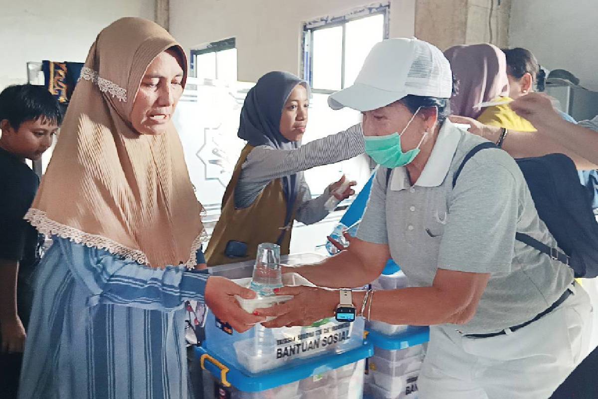 Tzu Chi Makassar Salurkan Bantuan untuk Korban Banjir di Kelurahan Manggala