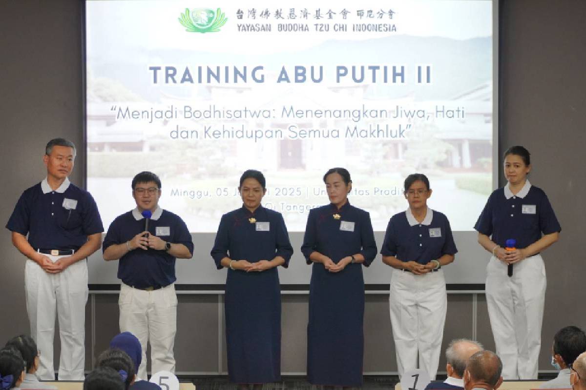 Pelatihan Abu Putih: Menapaki Jalan Bodhisatwa dengan Penuh Semangat