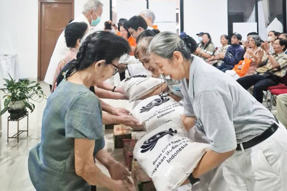 Berbagi Kasih Menyambut Imlek