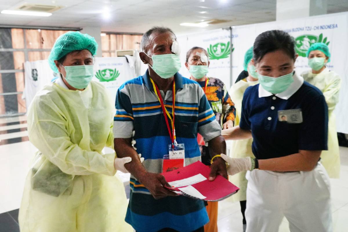 Baksos Kesehatan Tzu Chi Ke-144 di Batam: Mengembalikan Cahaya Bagi Pasien Katarak