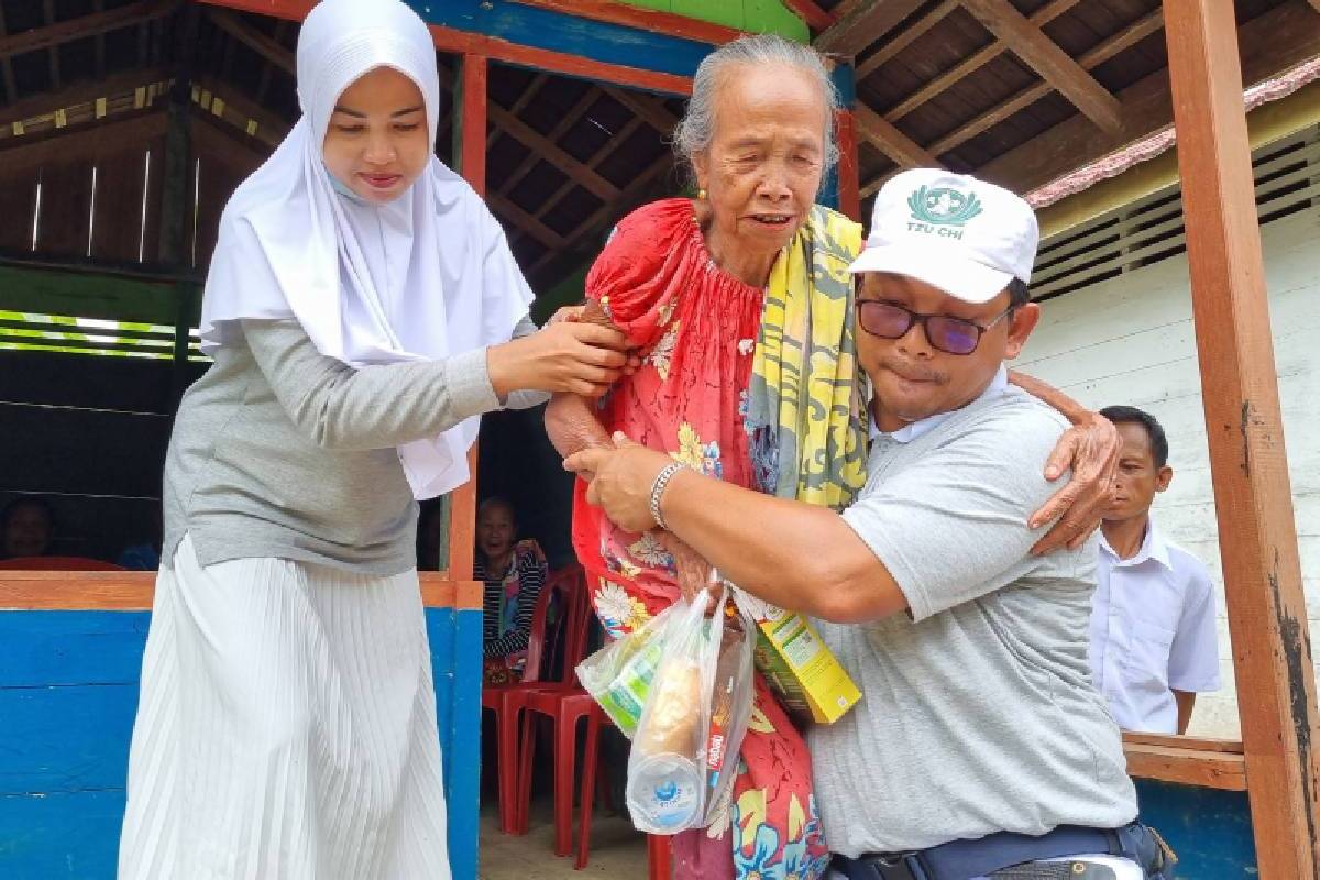 Berbagi Cinta Kasih Sampai ke Hulu Bumi Tambun Bungai