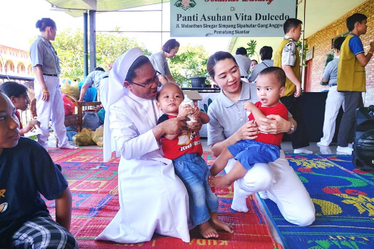 Kasih Natal Menghangatkan Anak-anak Panti Vita Dulcedo