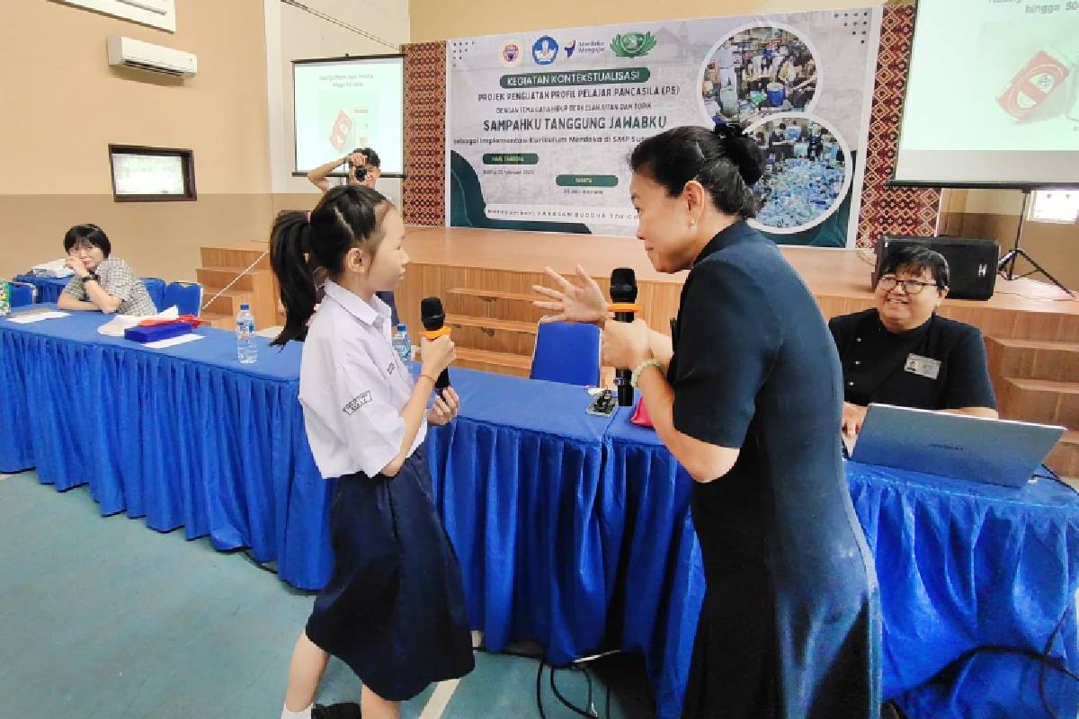 Ketika Siswa dan Relawan Tzu Chi Bersatu untuk Lingkungan yang Lebih Bersih